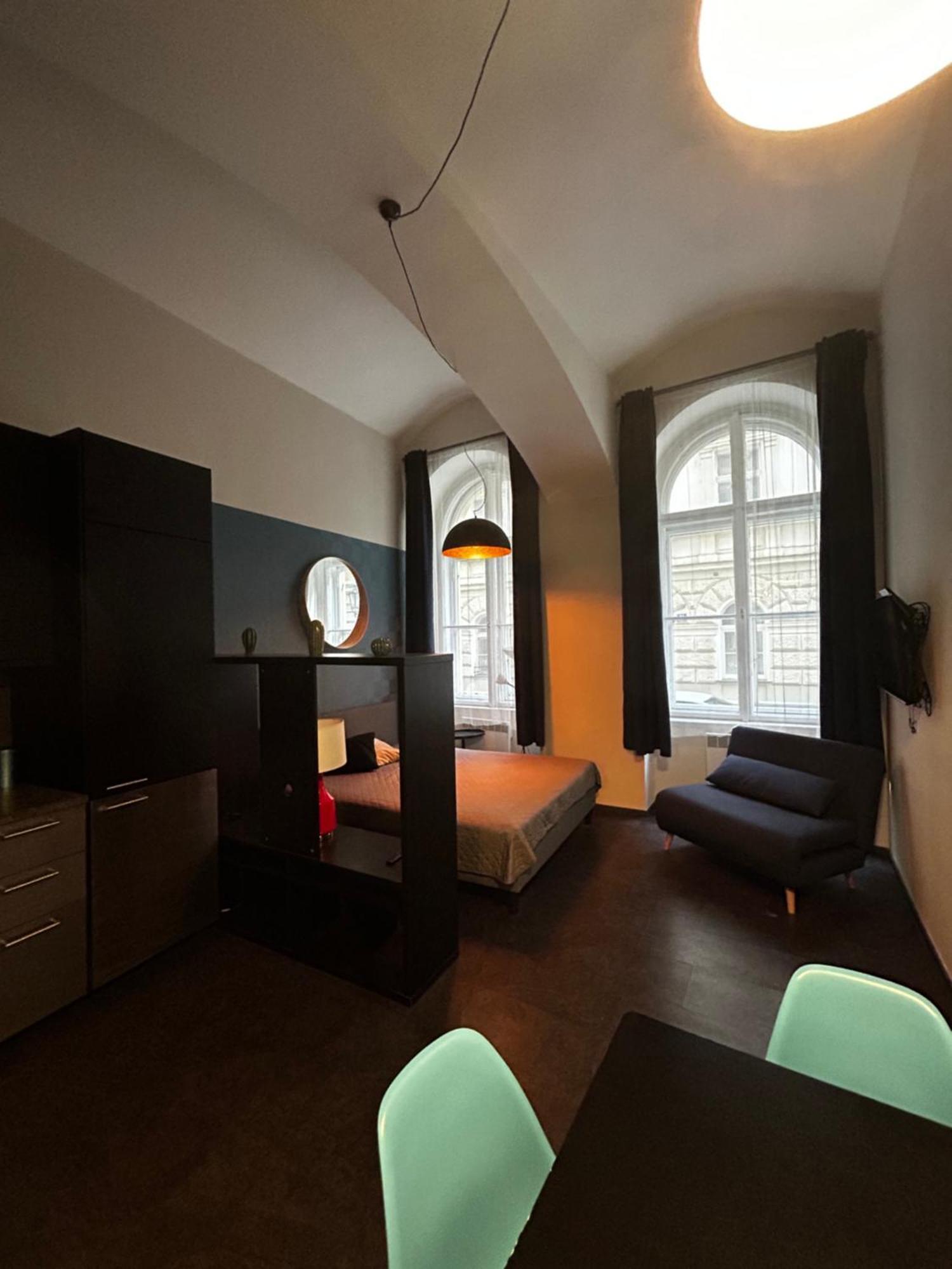 In The Heart Of Apartamento Praga